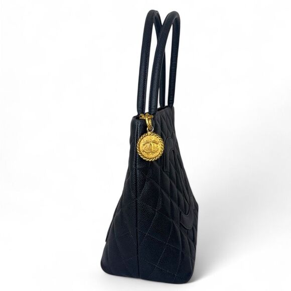 CHANEL Black Vintage CC Logo Caviar Leather Quilted Medallion Tote Bag - Picture 4 of 16
